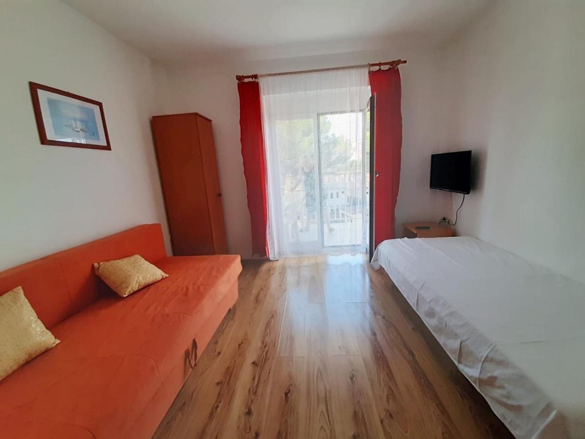 Apartmani Leon Biograd Na Moru Exterior foto