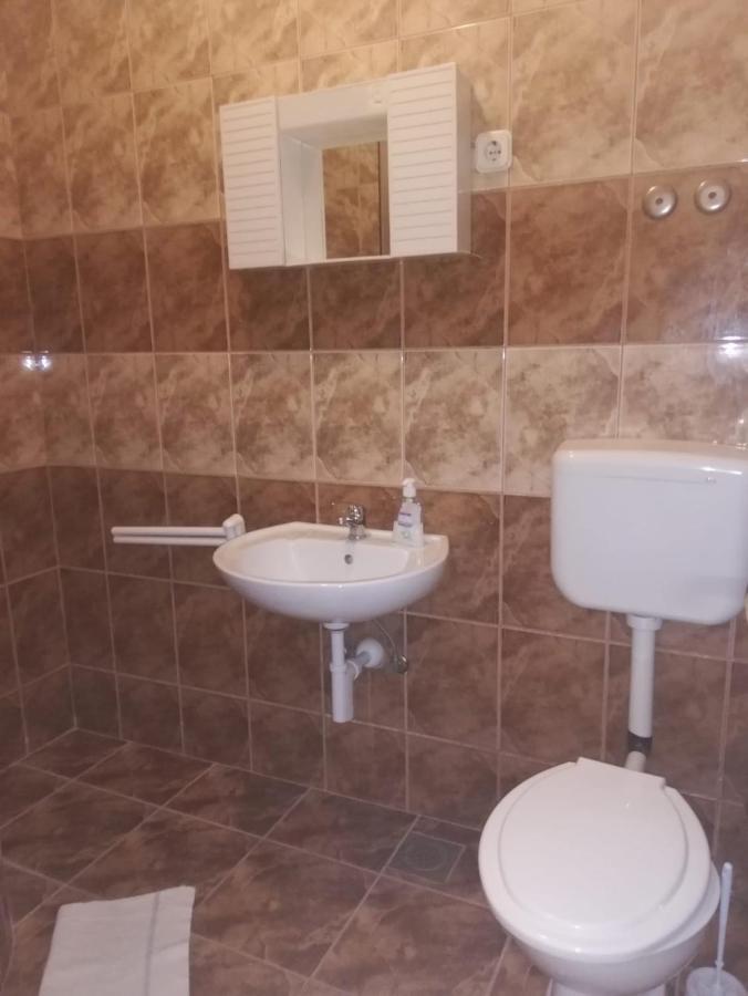 Apartmani Leon Biograd Na Moru Exterior foto